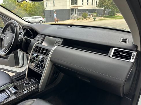 Used 2019 Land Rover Discovery Sport SE image 21