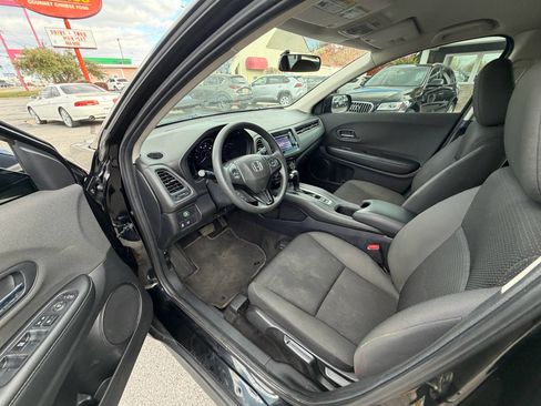 Used 2021 Honda HR-V LX image 9