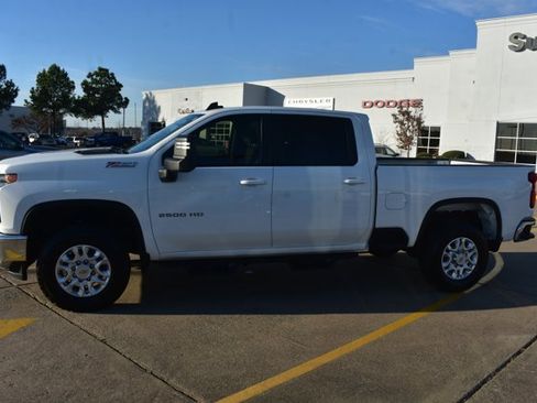 Used 2021 Chevrolet Silverado 2500 LT w/ Z71 Off-Road Package image 9