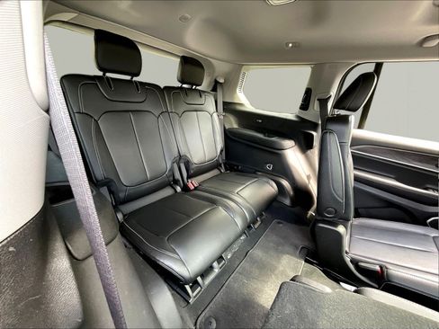 Used 2022 Jeep Grand Cherokee L Limited AWD/4WD image 27