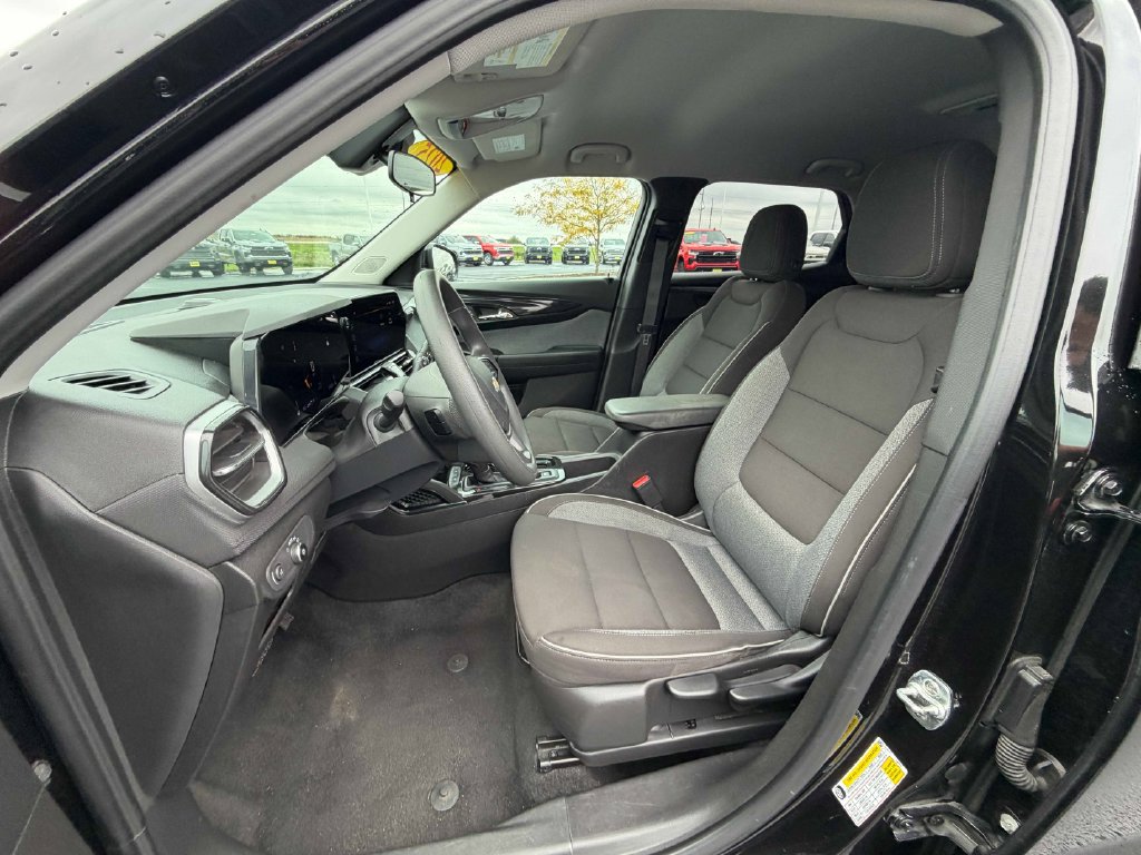 Used 2025 Chevrolet TrailBlazer LT AWD/4WD image 16