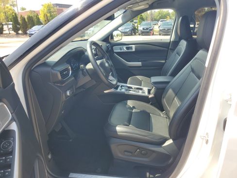 Used 2022 Ford Explorer Limited AWD/4WD image 12