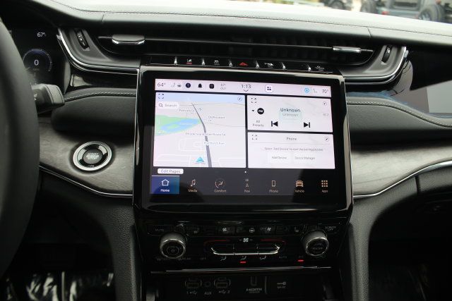 Used 2023 Jeep Grand Cherokee L Overland AWD/4WD image 4
