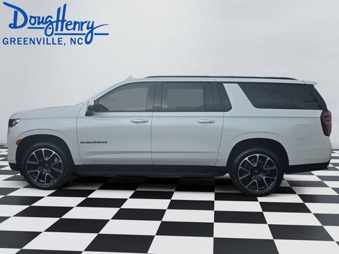 Used 2022 Chevrolet Suburban RST w/ Sport Performance Package AWD/4WD image 2