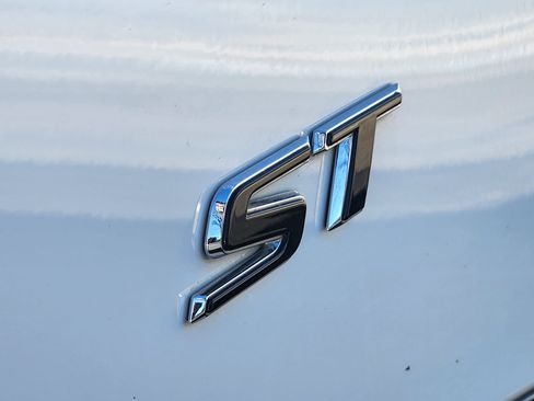 Certified 2025 Buick Envision Sport Touring image 16