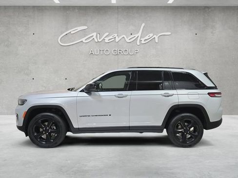 Used 2022 Jeep Grand Cherokee Altitude image 13