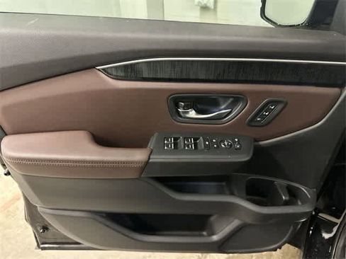 Used 2023 Honda Pilot Elite image 16