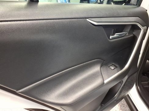 Used 2019 Toyota RAV4 XLE w/ Convenience Package image 19