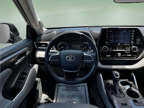 Used 2020 Toyota Highlander Limited image 22