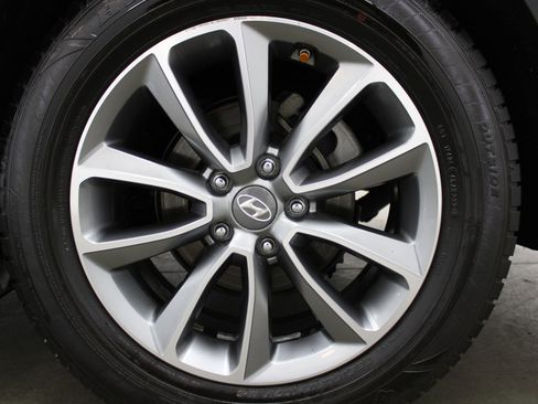 Used 2017 Hyundai Santa Fe SE image 9