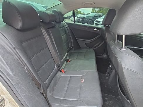 Used 2012 Volkswagen Jetta SE FWD image 18