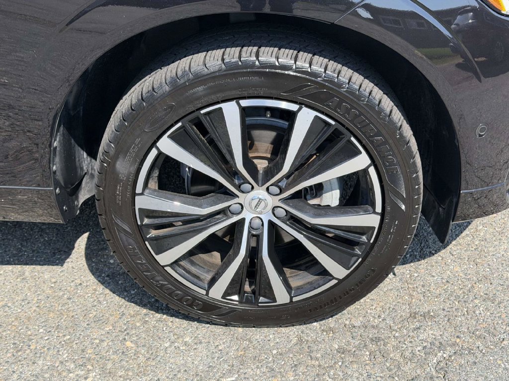 Used 2024 Volvo XC60 B5 Plus AWD/4WD image 25