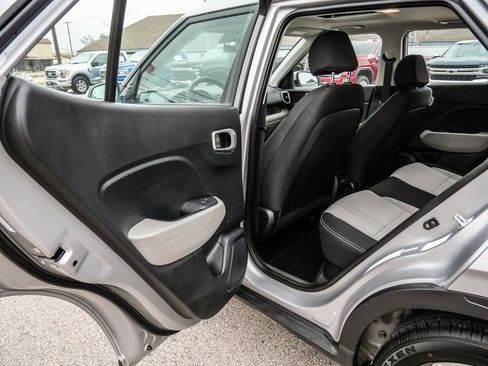 Used 2025 Hyundai Venue SEL FWD image 20