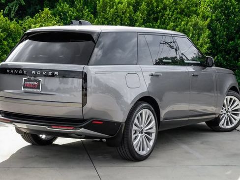 New 2026 Land Rover Range Rover Long Wheelbase SE AWD/4WD image 8