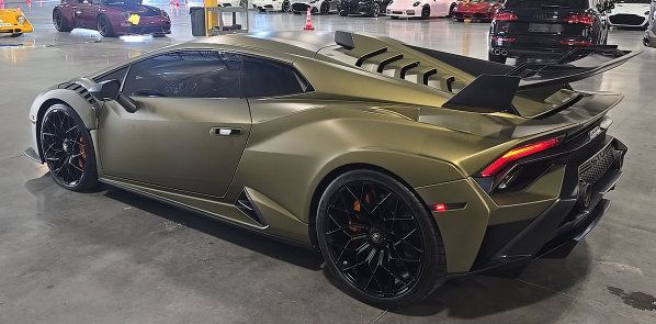 Used 2022 Lamborghini Huracan STO RWD image 3