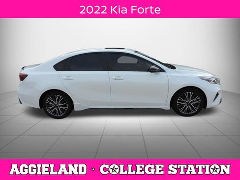Used 2022 Kia Forte GT-Line w/ GT-Line Premium Package FWD image 2