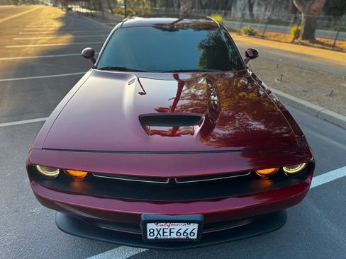 Used 2019 Dodge Challenger R/T w/ Driver Convenience Group RWD image 5