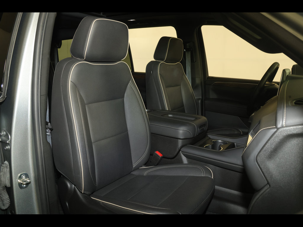 Used 2023 Chevrolet Tahoe Premier AWD/4WD image 38