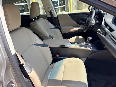 Certified 2021 Lexus ES 350 w/ Premium Package FWD image 33