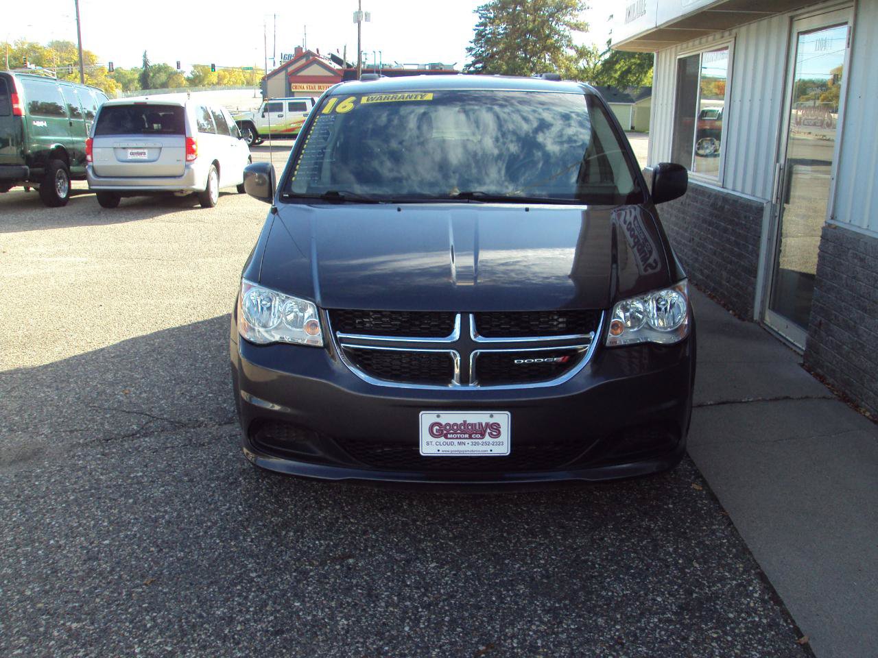 Used 2016 Dodge Grand Caravan SXT FWD image 3