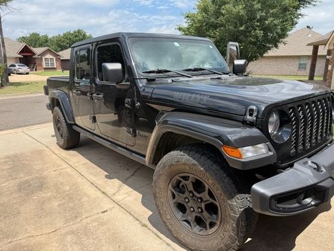 Used 2023 Jeep Gladiator Sport AWD/4WD image 2