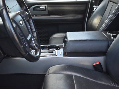 Used 2016 Ford Expedition EL Platinum image 28