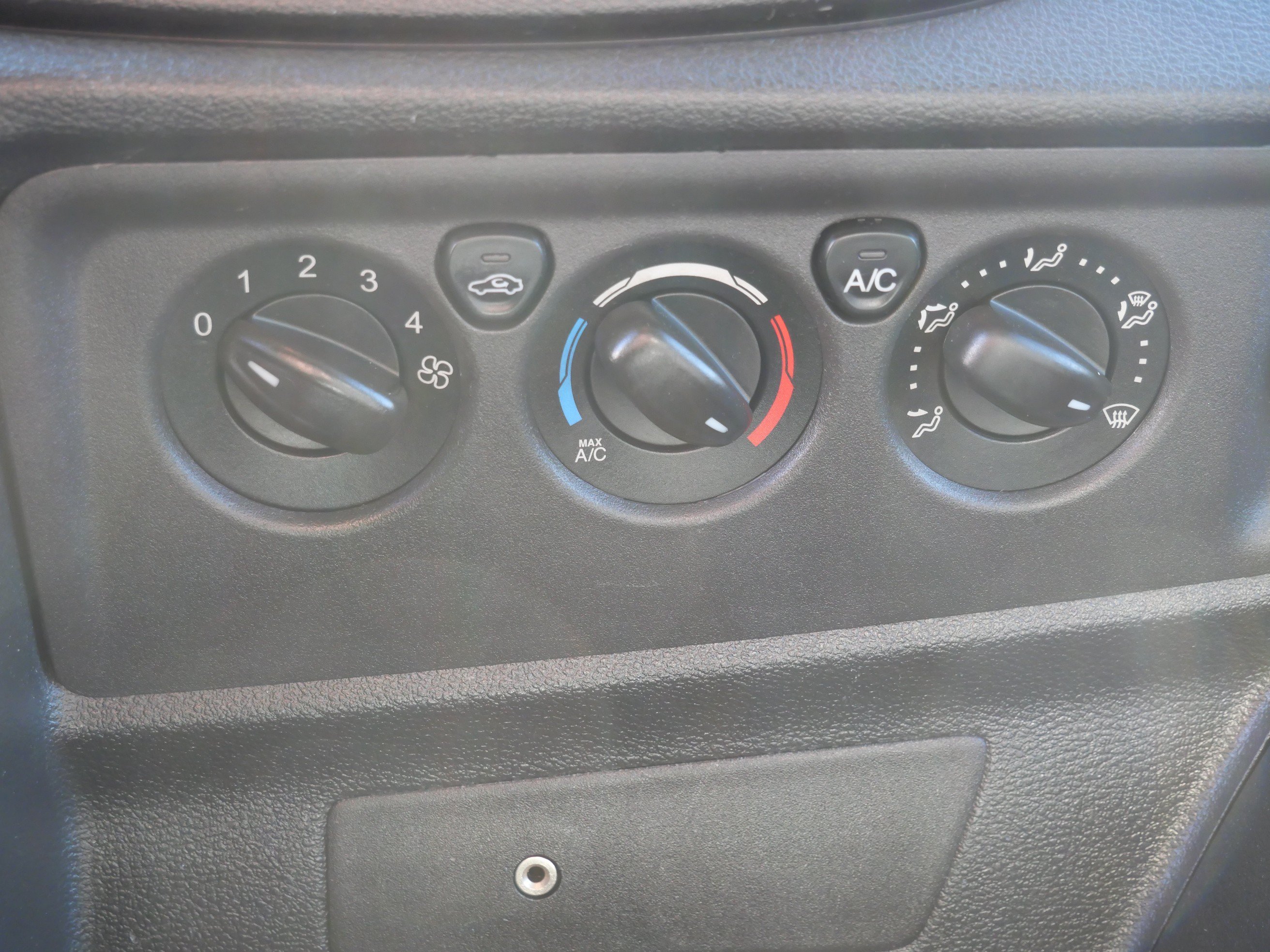 Used 2019 Ford Transit 250 148 Medium Roof RWD image 13