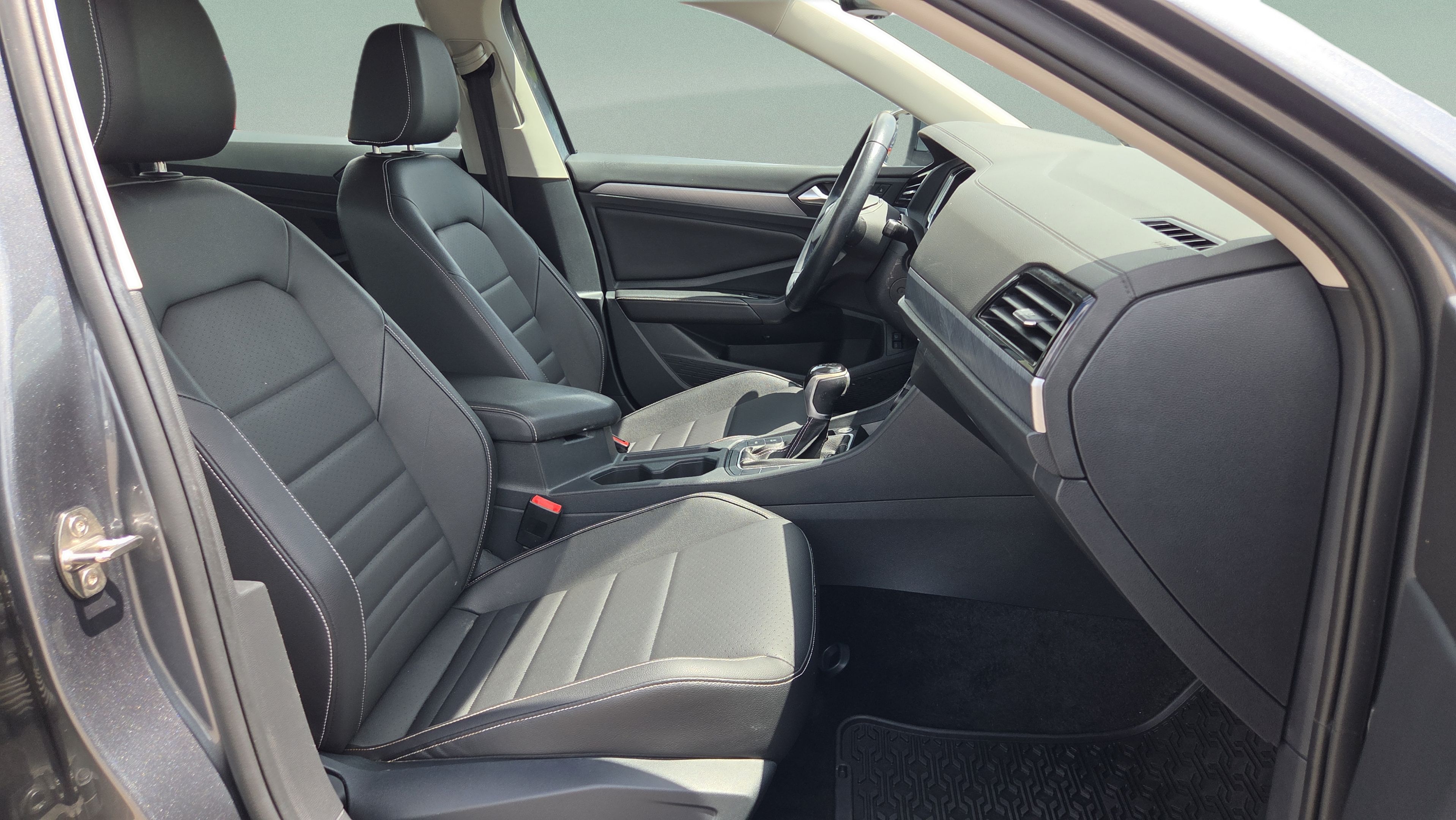 Used 2024 Volkswagen Jetta SE FWD image 14