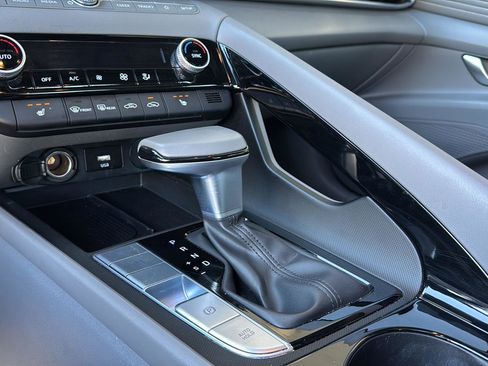 Used 2025 Hyundai Elantra SEL image 25