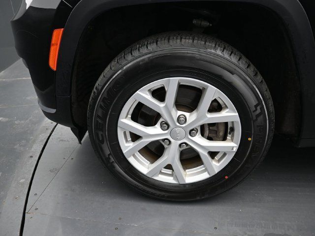 Used 2023 Jeep Grand Cherokee L Limited AWD/4WD image 9