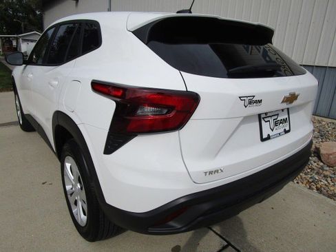 Used 2025 Chevrolet Trax LS image 5