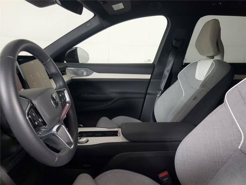 Certified 2025 Volvo EX90 Ultra AWD/4WD image 17