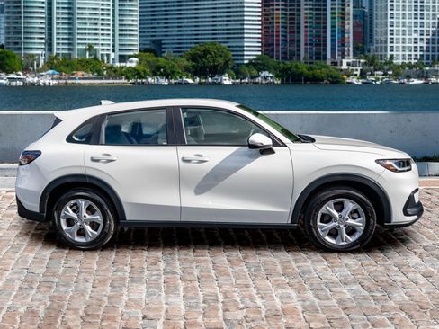 Certified 2023 Honda HR-V LX image 4