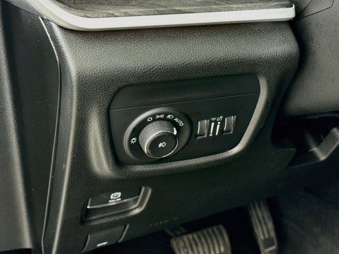 Used 2023 Jeep Grand Cherokee L Limited AWD/4WD image 13