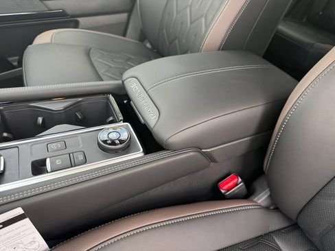 New 2026 Nissan Pathfinder Platinum AWD/4WD image 18