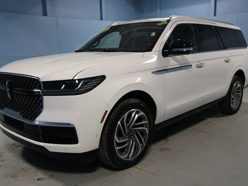 Used 2025 Lincoln Navigator L Reserve AWD/4WD image 35