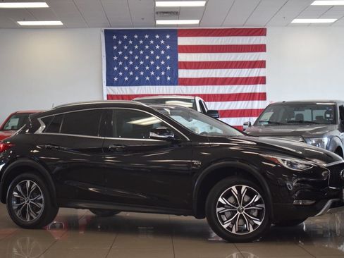 Used 2018 INFINITI QX30 Premium w/ Navigation Package image 1