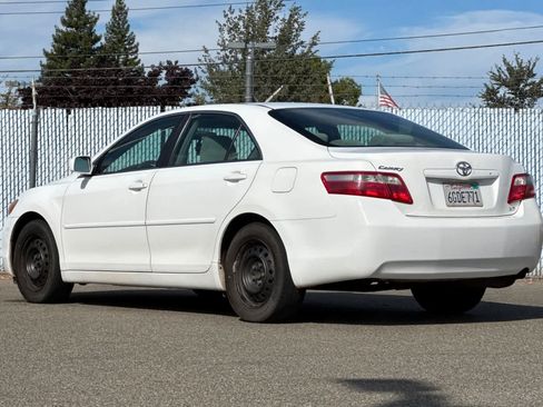 Used 2009 Toyota Camry LE FWD image 5