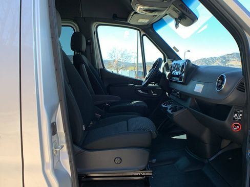Used 2022 Mercedes-Benz Sprinter 2500 image 23