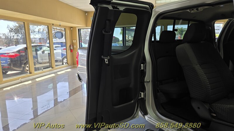 Used 2018 Nissan Frontier SV RWD image 13