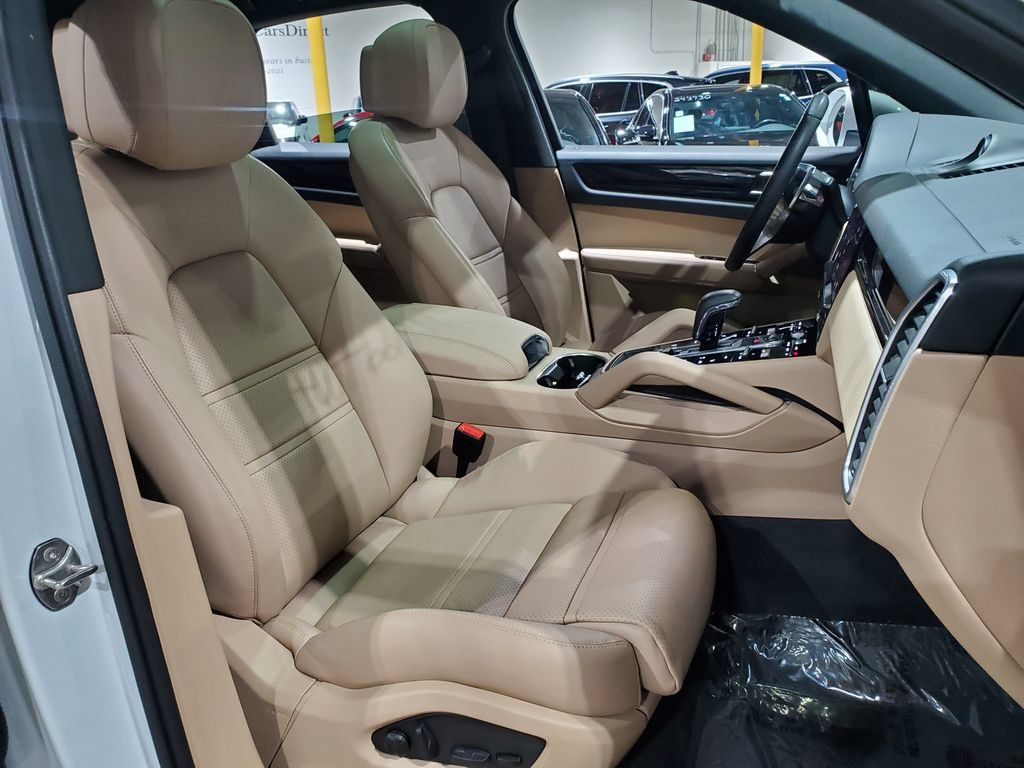 Used 2022 Porsche Cayenne AWD/4WD image 14
