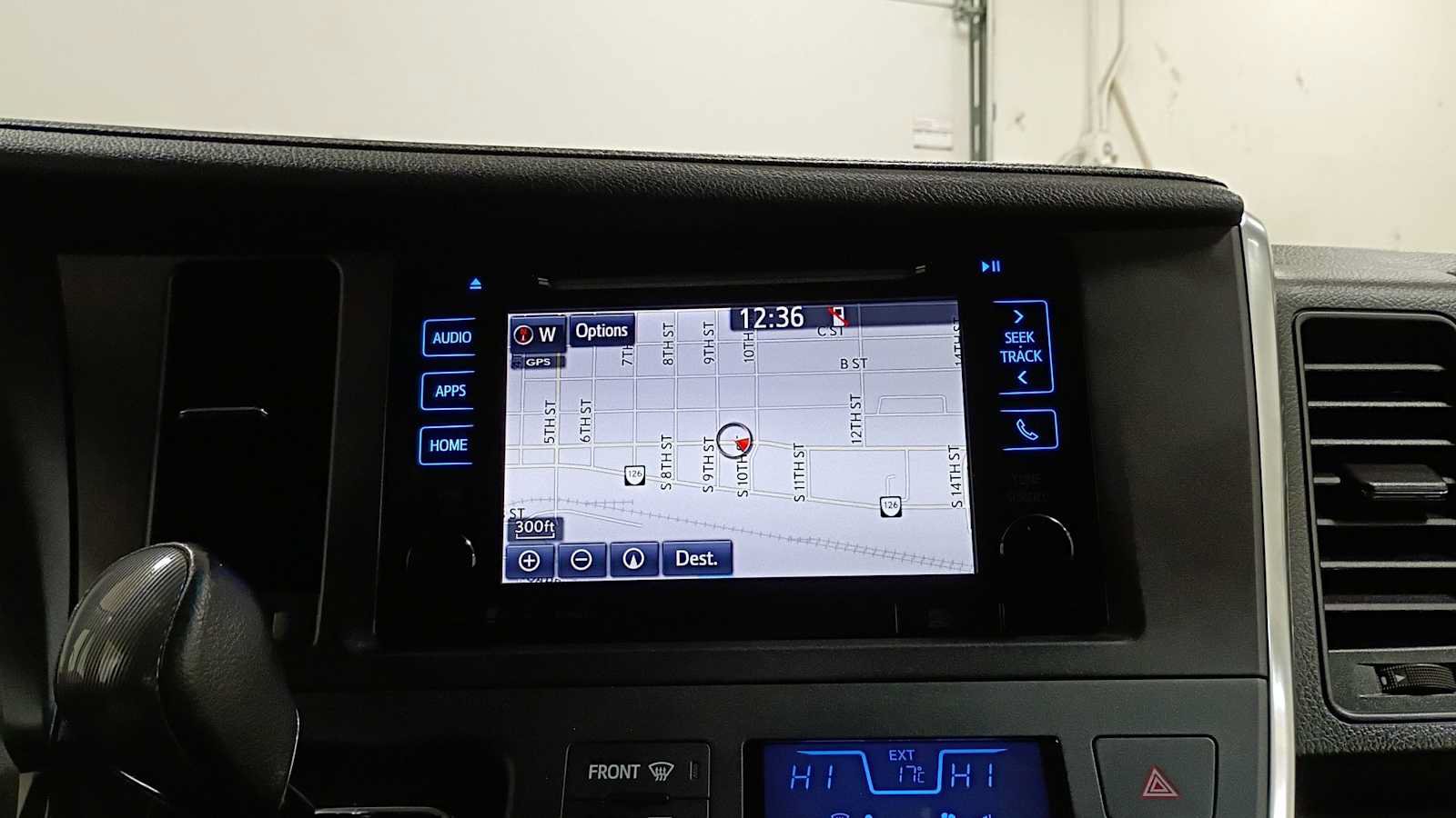 Certified 2017 Toyota Sienna SE w/ SE Preferred Package FWD image 20