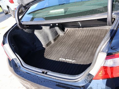 Used 2017 Toyota Camry SE image 15