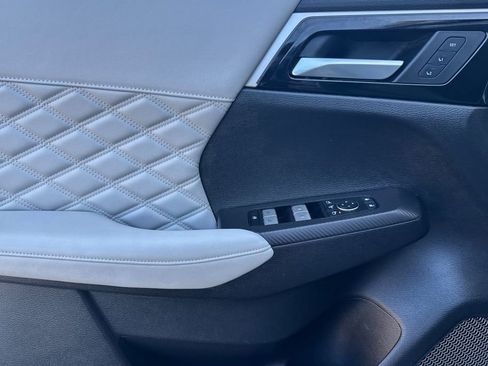 Used 2024 Mitsubishi Outlander 4WD Plug-In Hybrid image 11