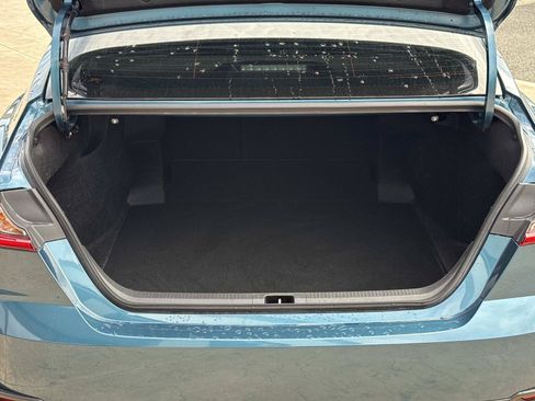 Used 2025 Toyota Camry SE FWD image 5