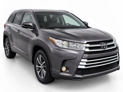 Used 2019 Toyota Highlander XLE AWD/4WD image 17