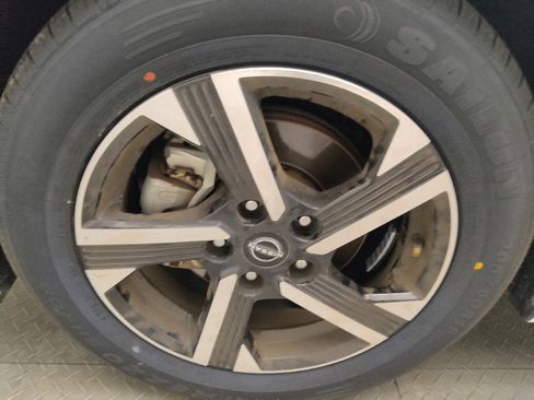 Used 2024 Nissan Sentra SV FWD image 31