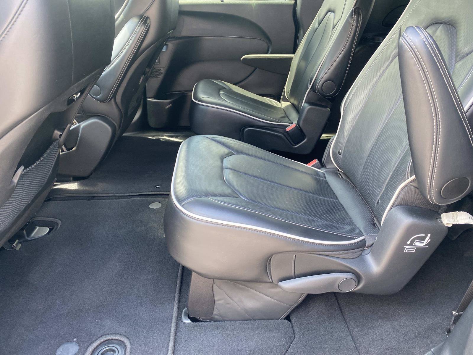 Used 2025 Chrysler Pacifica Limited FWD image 16