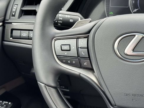 Used 2025 Lexus ES 300h w/ Technology Package FWD image 23