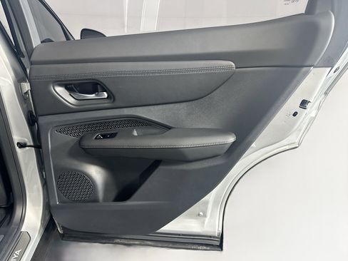 Used 2024 Nissan Ariya AWD image 31